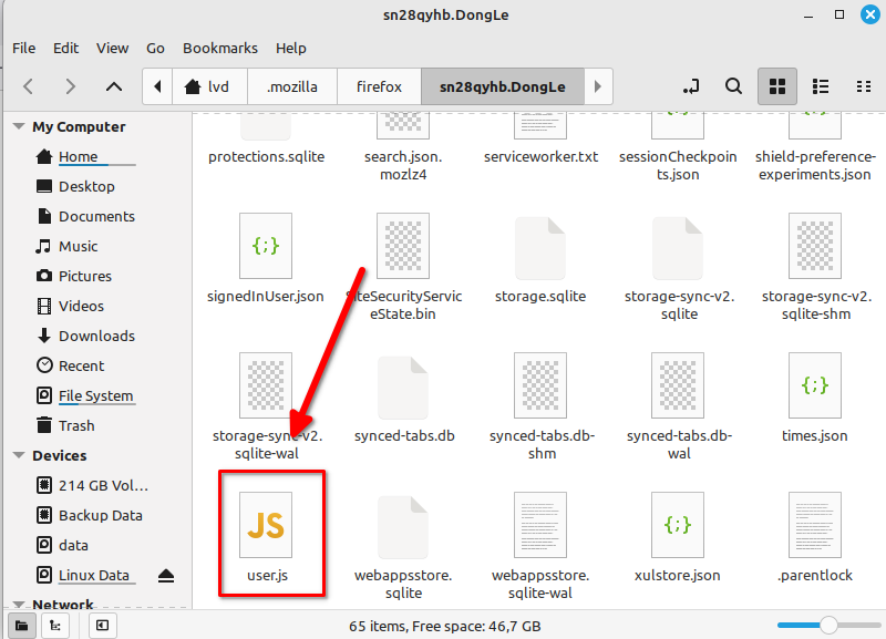 Tạo file user.js